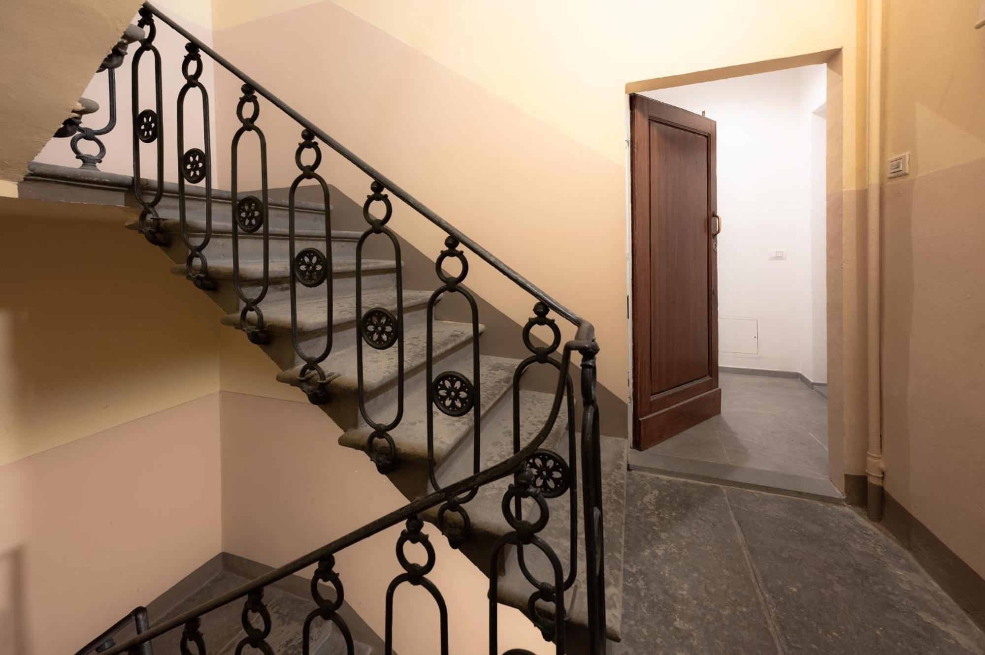 Via Ponte Alle Mosse, 19 - Florence Charming Apartments - A Chic, Newly Renovated Apartment Near Tram Leopolda, A Few Min From Downtown Exterior photo