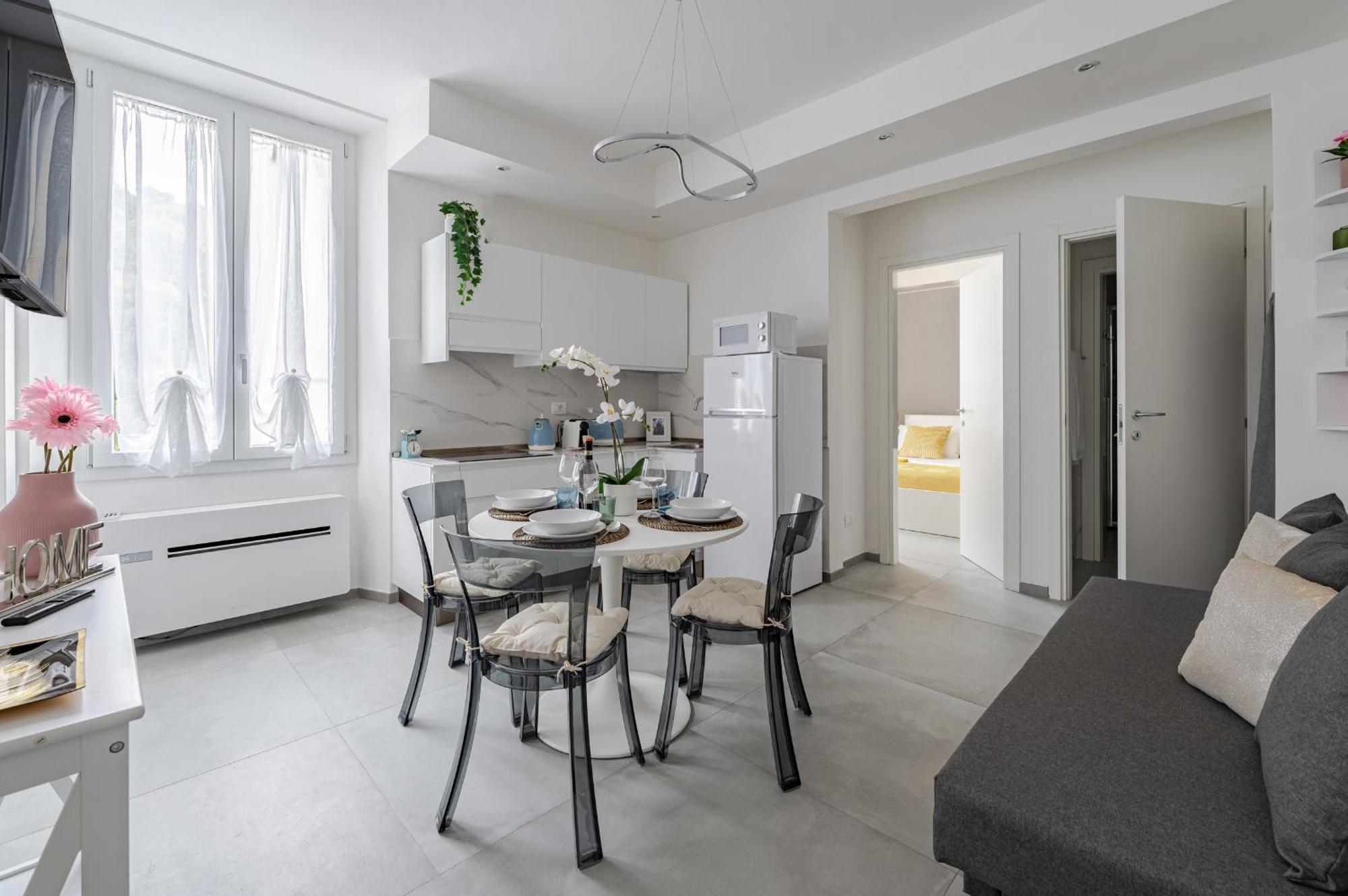 Via Ponte Alle Mosse, 19 - Florence Charming Apartments - A Chic, Newly Renovated Apartment Near Tram Leopolda, A Few Min From Downtown Exterior photo