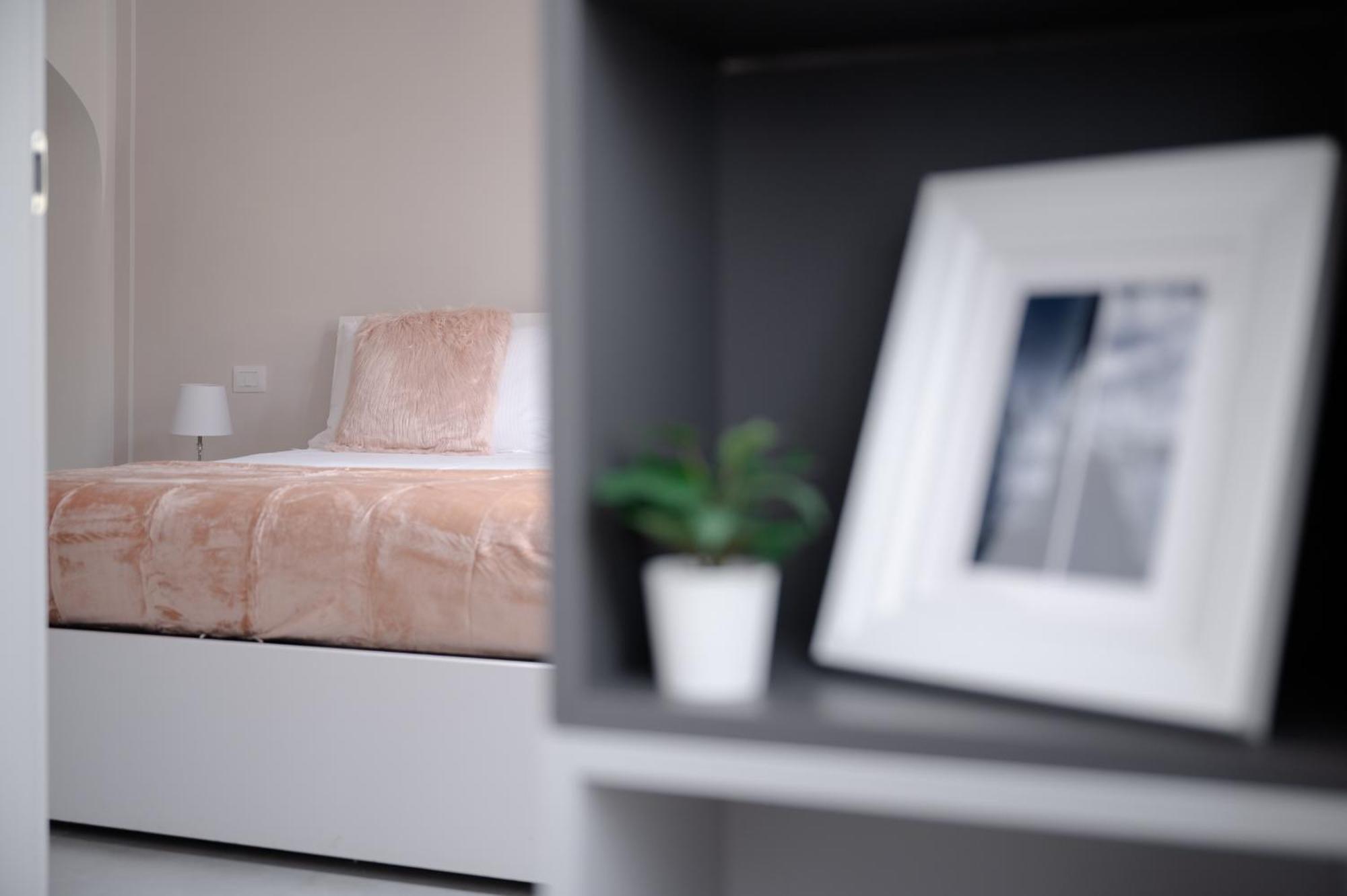 Via Ponte Alle Mosse, 19 - Florence Charming Apartments - A Chic, Newly Renovated Apartment Near Tram Leopolda, A Few Min From Downtown Exterior photo